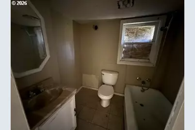 1410 NW Grove St, Roseburg, OR 97471 - Photo 12