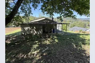 1410 NW Grove St, Roseburg, OR 97471 - Photo 1