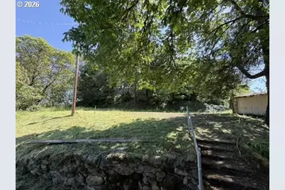 1410 NW Grove St, Roseburg, OR 97471 - Photo 4