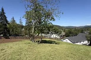 1410 NW Grove St, Roseburg, OR 97471 - Photo 6
