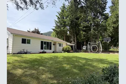 1122 NE Leon Ave, Myrtle Creek, OR 97457 - Photo 2