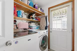 2250 N Broughton Dr, Portland, OR 97217 - Photo 28
