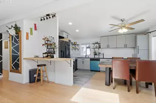 2250 N Broughton Dr, Portland, OR 97217 - Photo 12