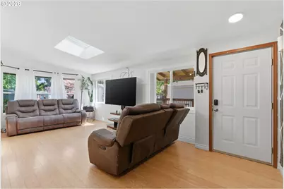 2250 N Broughton Dr, Portland, OR 97217 - Photo 6