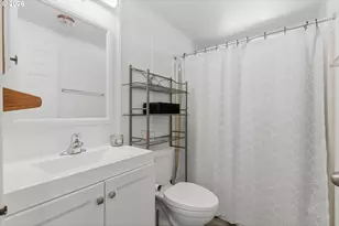 2250 N Broughton Dr, Portland, OR 97217 - Photo 18