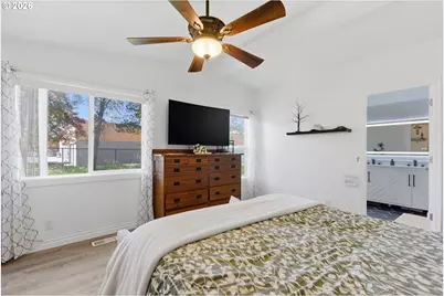 2250 N Broughton Dr, Portland, OR 97217 - Photo 22