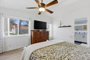 2250 N Broughton Dr, Portland, OR 97217 - Photo 22