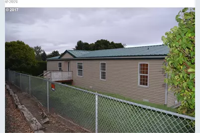 265 NW 4th St, Dufur, OR 97021 - Photo 2