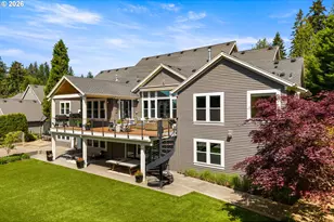 6330 SW Sweetbriar Ct, Portland, OR 97221 - Photo 2