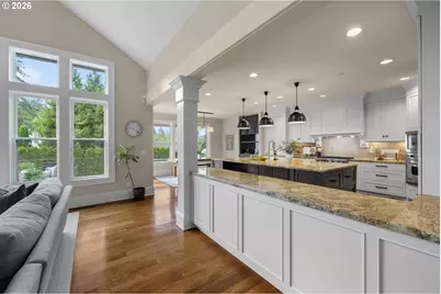 6330 SW Sweetbriar Ct, Portland, OR 97221 - Photo 10