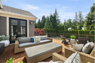 6330 SW Sweetbriar Ct, Portland, OR 97221 - Photo 14