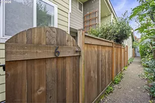 7302 N New York Ave, Portland, OR 97203 - Photo 8