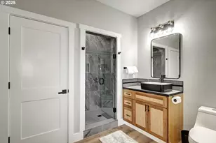 18989 NE Marine Dr, Portland, OR 97230 - Photo 18