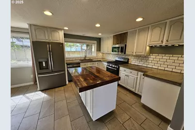 3127 W Chateau Ave, Roseburg, OR 97471 - Photo 4