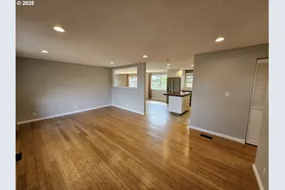 3127 W Chateau Ave, Roseburg, OR 97471 - Photo 10