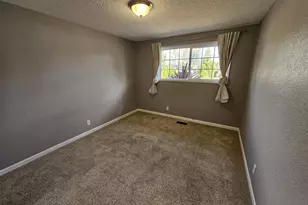 3127 W Chateau Ave, Roseburg, OR 97471 - Photo 16