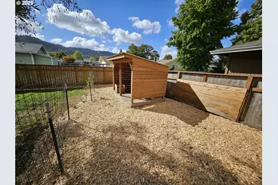 3127 W Chateau Ave, Roseburg, OR 97471 - Photo 26