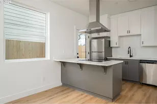 12086 SE Market St, Portland, OR 97216 - Photo 6