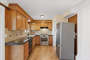 17909 NE Everett Ct, Portland, OR 97230 - Photo 8