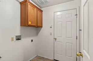 630 Benjamin Ave, Cottage Grove, OR 97424 - Photo 4