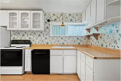 1401 S Water St, Silverton, OR 97381 - Photo 12