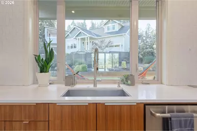 2490 Panorama Dr, Eugene, OR 97405 - Photo 10