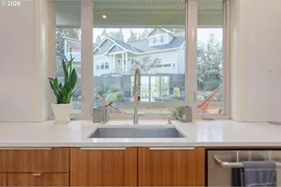 2490 Panorama Dr, Eugene, OR 97405 - Photo 10