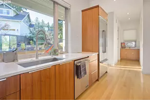 2490 Panorama Dr, Eugene, OR 97405 - Photo 16