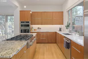 2490 Panorama Dr, Eugene, OR 97405 - Photo 12