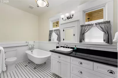 363 S Empire Blvd, Coos Bay, OR 97420 - Photo 22