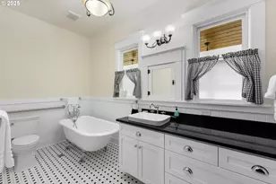 363 S Empire Blvd, Coos Bay, OR 97420 - Photo 22