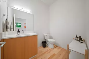 2076 NE Morgan St, Portland, OR 97211 - Photo 28