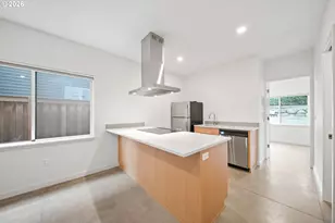 2076 NE Morgan St, Portland, OR 97211 - Photo 38