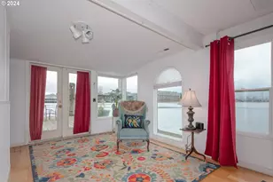 580 N Tomahawk Island Dr Dr, Portland, OR 97217 - Photo 8
