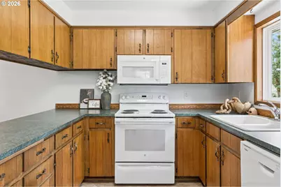 1175 Oak St, Silverton, OR 97381 - Photo 14