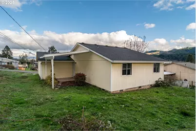 341 Ash St, Sutherlin, OR 97479 - Photo 22