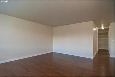 341 Ash St, Sutherlin, OR 97479 - Photo 4