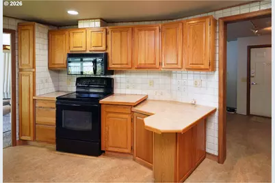 2241 N Menzies Dr, Portland, OR 97217 - Photo 18