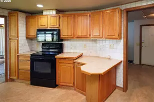 2241 N Menzies Dr, Portland, OR 97217 - Photo 18
