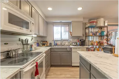 3021 SE 129th Ave, Portland, OR 97236 - Photo 10