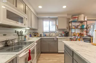 3021 SE 129th Ave, Portland, OR 97236 - Photo 10