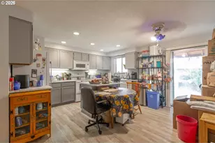 3021 SE 129th Ave, Portland, OR 97236 - Photo 6