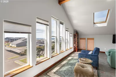 107 SW Coast St, Newport, OR 97365 - Photo 14