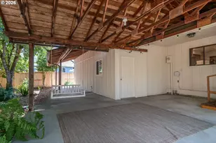 1728 NW Harvey Ave, Roseburg, OR 97471 - Photo 42