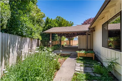 1728 NW Harvey Ave, Roseburg, OR 97471 - Photo 38