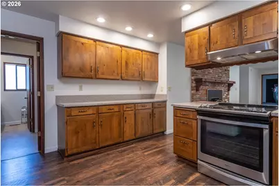 1728 NW Harvey Ave, Roseburg, OR 97471 - Photo 16