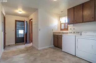 1728 NW Harvey Ave, Roseburg, OR 97471 - Photo 18
