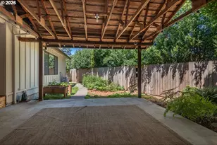 1728 NW Harvey Ave, Roseburg, OR 97471 - Photo 40