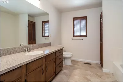 1728 NW Harvey Ave, Roseburg, OR 97471 - Photo 34