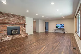 1728 NW Harvey Ave, Roseburg, OR 97471 - Photo 8